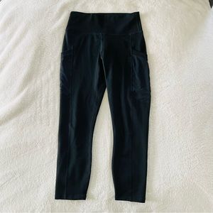 Fabletics Powerhold Capri Leggings with Mesh Pockets - Size XS.